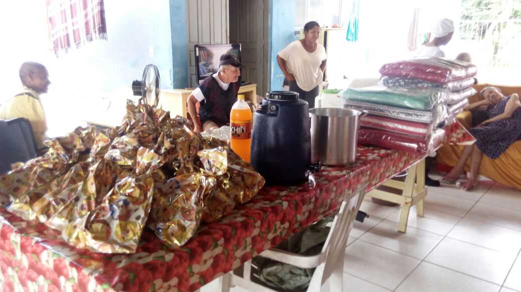 Secretaria de Assistência Social de Camacã leva afeto e carinho ao Abrigo dos Idosos